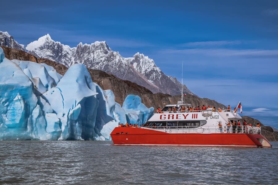 Torres del Paine y Navegación al Glaciar Grey