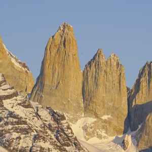 Trekking Base Torres del Paine desde Punta Arenas